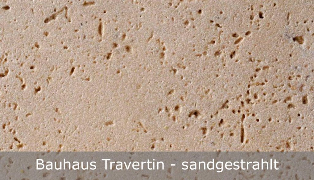 Bauhaus Travertin mit sandgestrahlter Oberfläche