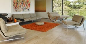 Bodenfliesen aus beigem Travterin von TRACO