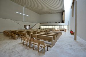 Propsteikirche St. Trinitatis Leipzig - mit Bodenplatten aus Bauhaus Travertin