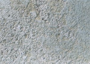 Detailansicht TRACO Naturstein Muschelkalk Oberdorla grau mit sandgestrahlter Oberfläche