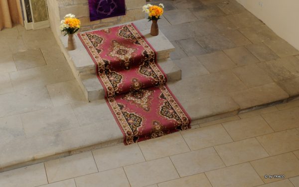 Kirche Spergau mit Bodenplatten aus Seeberger Sandstein von TRACO