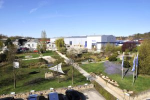 Sicht aus der Vogelperspektive über den TRACO Park und die Ausstellungs- und Lagerhallen