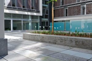 TRACO Bodenplatten Muschelkalk