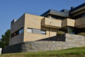 Villa Dr. Bohn Lübbecke Fassadenplatten Wandplatten Verblendung geschliffen C120 Seeberger Sandstein Mauerwerk Muschelkalk