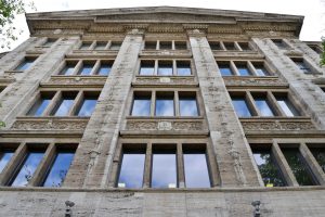 Robert Bosch Haus in Berlin mit einer Fassade aus Thüringer Travertin von TRACO