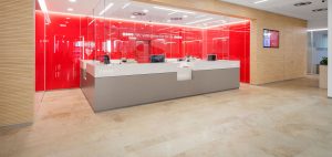 Sparkasse Bayreuth Kundenhaus am Luitpoldplatz mit Travertin Naturstein Bodenplatten von TRACO