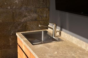 Naturstein Küchenarbeitsplatte und Wandverkleidung aus Limes Dolomit®