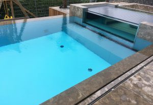 Naturstein Poolumrandung und Terrassenplatten aus Limes Dolomit®