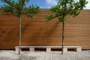 Sitzbank aus Bauhaus Travertin